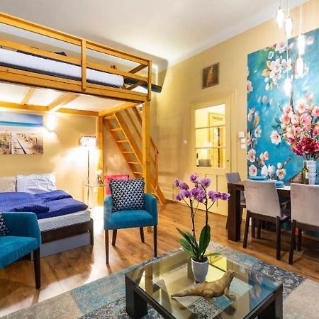 Cherry Blossom Designer Apartment In The Center With Free Parking بودابست المظهر الخارجي الصورة