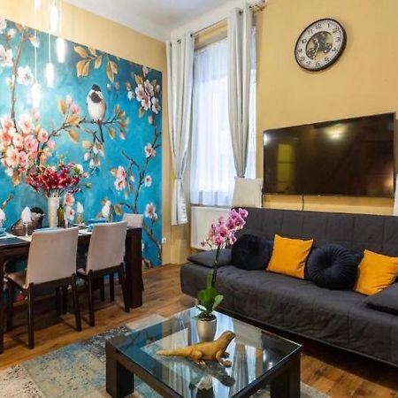 Cherry Blossom Designer Apartment In The Center With Free Parking بودابست المظهر الخارجي الصورة