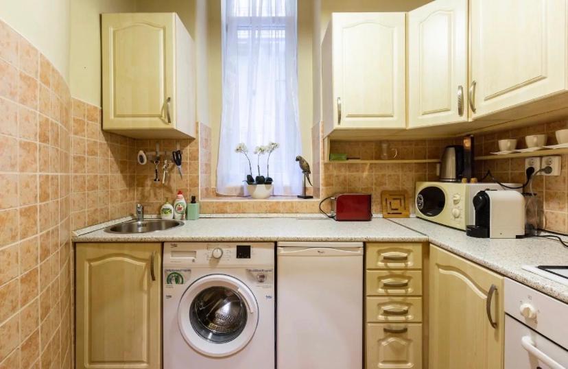 Cherry Blossom Designer Apartment In The Center With Free Parking بودابست المظهر الخارجي الصورة