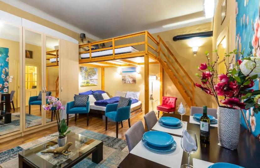 Cherry Blossom Designer Apartment In The Center With Free Parking بودابست المظهر الخارجي الصورة