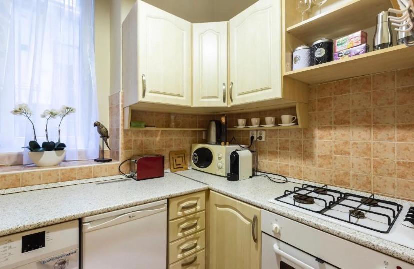 Cherry Blossom Designer Apartment In The Center With Free Parking بودابست المظهر الخارجي الصورة